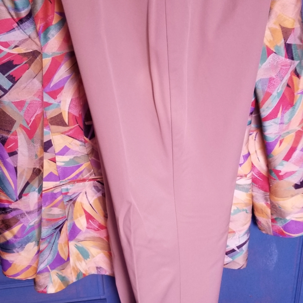 Ladies Suit set  multi color's pants green dark size between 6 and 8